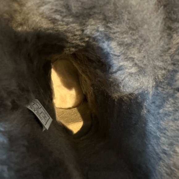 UGG - Picture 5 of 8